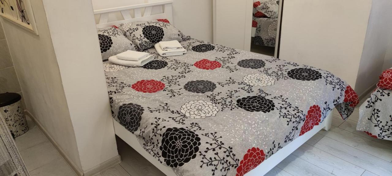 Studio Apartman Kocka Belgrad Exterior foto