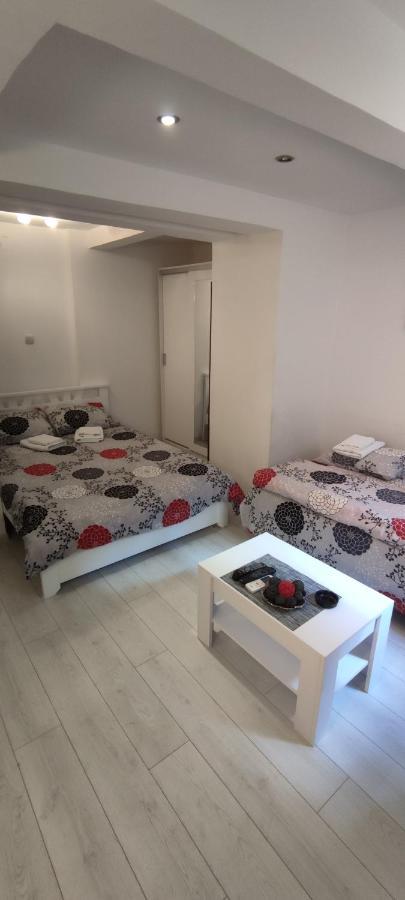 Studio Apartman Kocka Belgrad Exterior foto