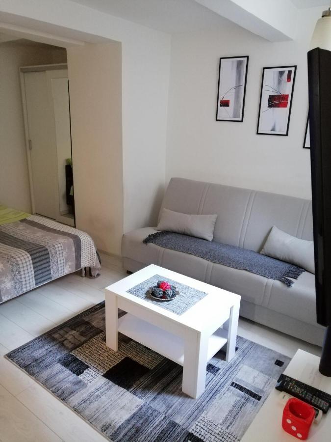 Studio Apartman Kocka Belgrad Exterior foto
